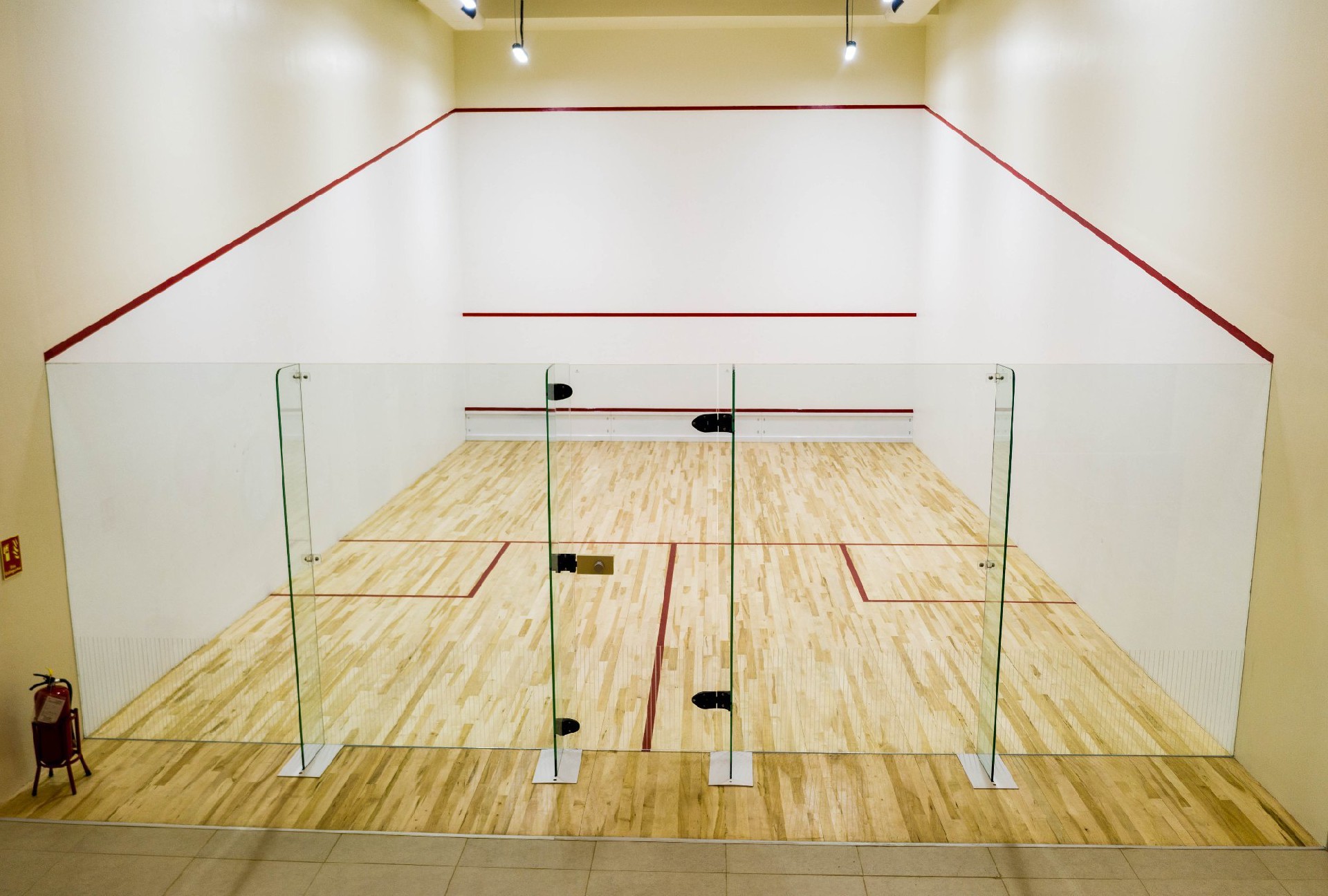 glass-back-wall-squash-court.jpg